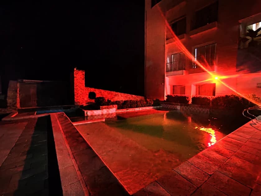 Piscina Nocturna hasta las 10 PM